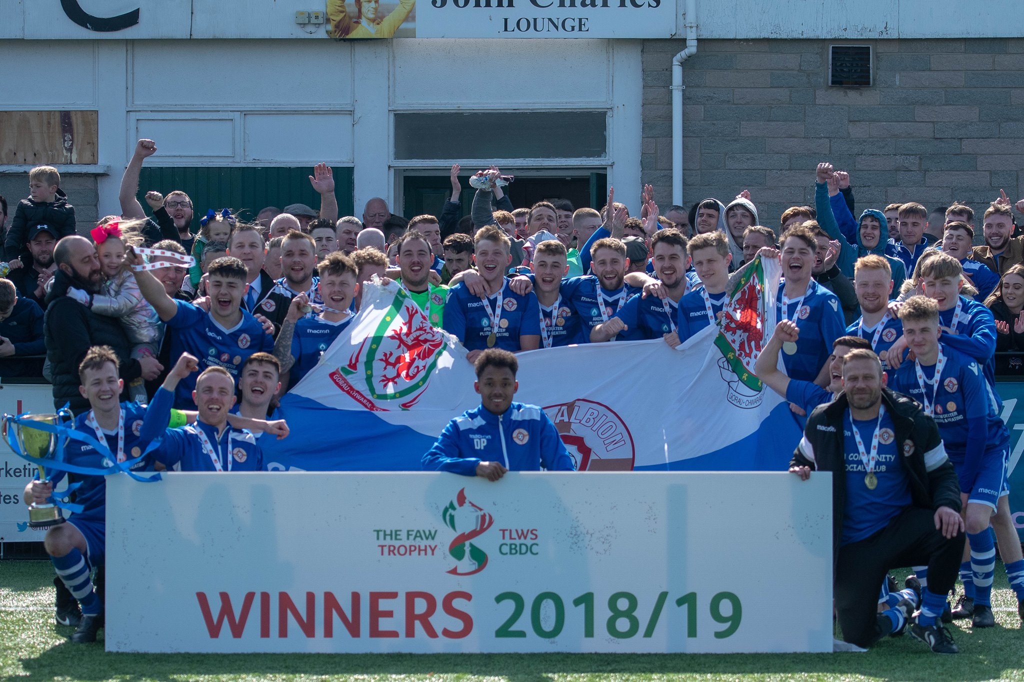 The majority of the 2018/19 players re-sign for the Albion